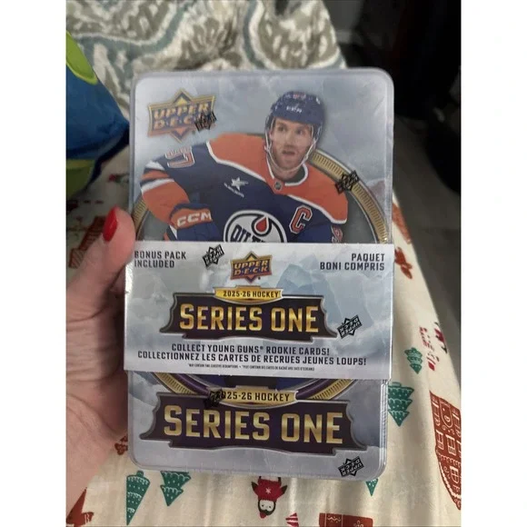 2025-26 Upper Deck Series 1 Hockey Tin - NEW SEALED - Picture 1 of 4